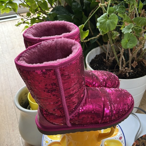 Ugg Classic Short Boots Pink Sequins 7 - Picture 5 of 9